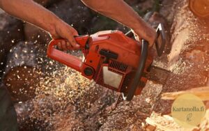 Moottorisahalla sahaaminen