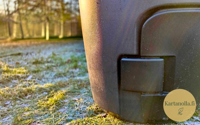 Kompostorin_alaosa_tyhjennysluukun_lukitussalapa