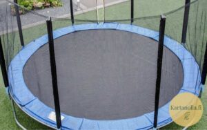 Turvaverkollinen_trampoliini