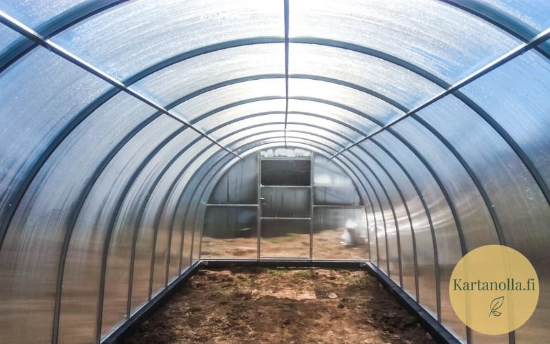 Kasvihuone_maapohjalla